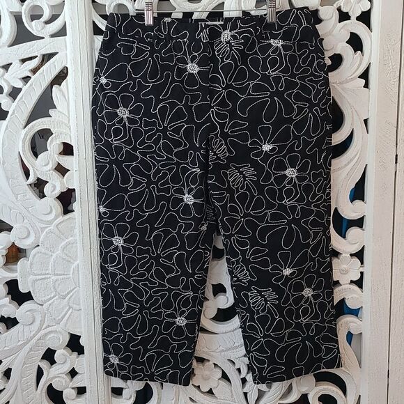 Talbots Black and White Floral Embroidered Capris Size 14 - Picture 2 of 13
